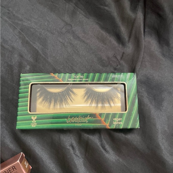 Makeup Bundle - Picture 7 of 9